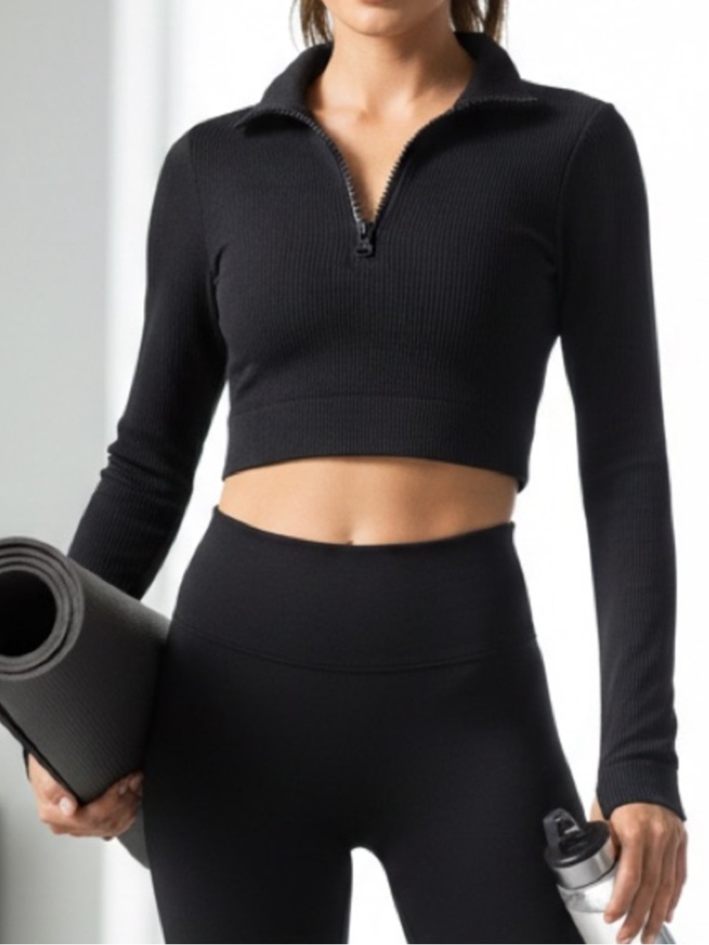 FOREVER 21 Women's Ribbed
Seamless Quarter Zip Crop
Workout Pullover Black L